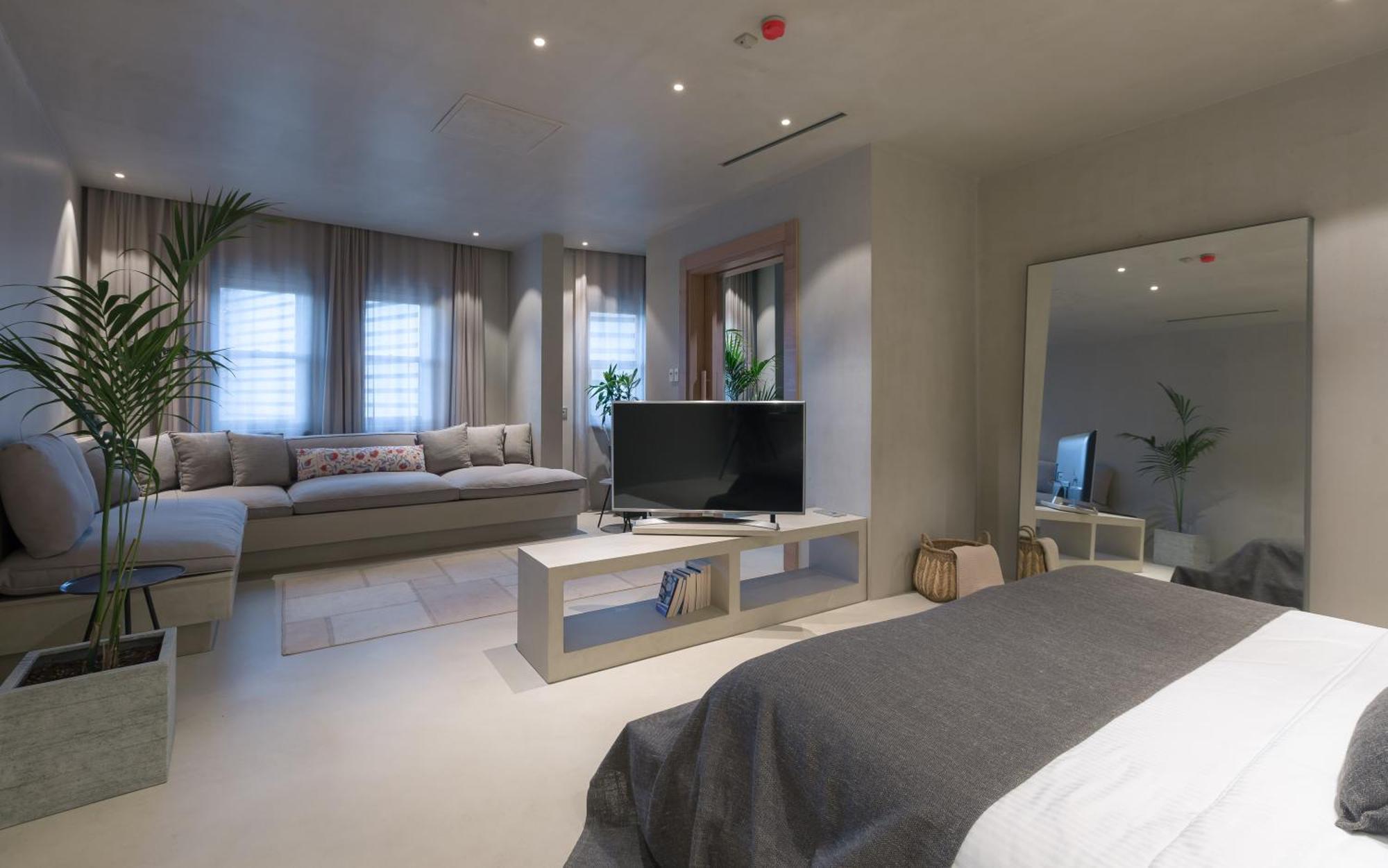 Otel Omm 4*